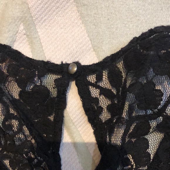 Forever 21- Black lace tank top - Picture 4 of 5